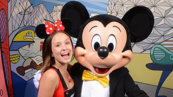 BFFs! Larissa Manoela é reconhecida por Mickey na Disney: 'Ele lembrou'. Vídeo!