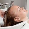 Dermatologista dá dicas de como recuperar os fios durante uma queda de cabelo temporária