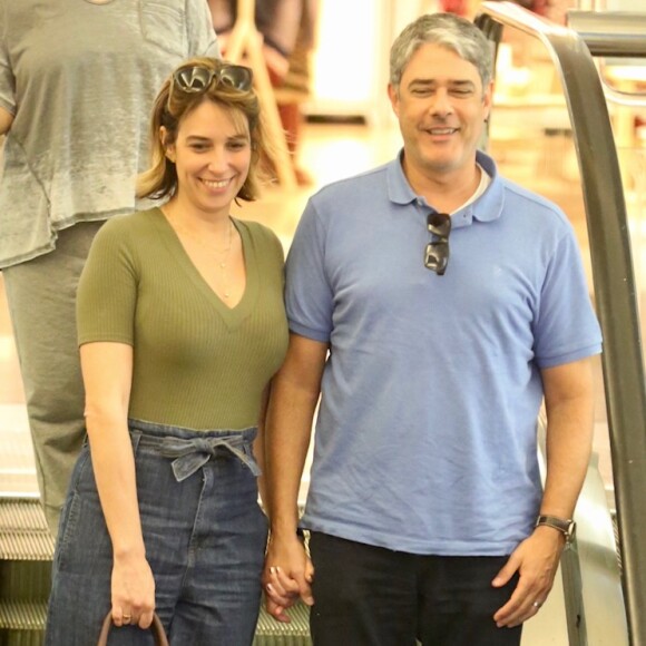 William Bonner e Natasha Dantas almoçam juntos em shopping do Rio de Janeiro, em 31 de março de 2019