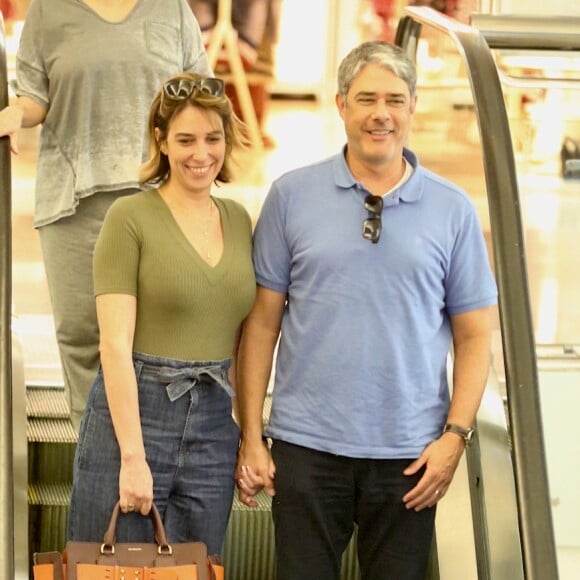 William Bonner e Natasha Dantas almoçam juntos em shopping do Rio de Janeiro, em 31 de março de 2019