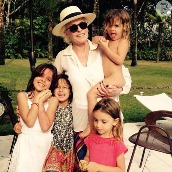 Ana Maria Braga é uma avó para lá de babona e enche o Instagram com muita fofura dos netos.
