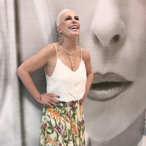 Ana Maria Braga dá aula de estilo com seus looks e seus cortes de cabelo.