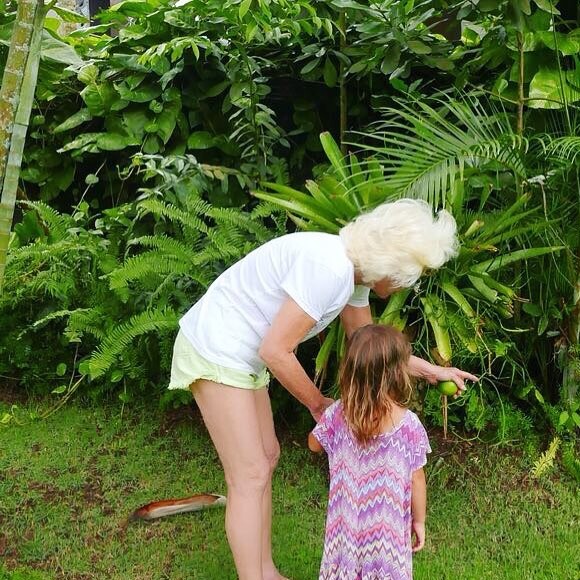 Ana Maria Braga compartilha momentos com os netos em seu Instagram.