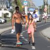 Sandro Pedroso, ex-namorado de Susana Vieira, anda de skate sem camisa e mostra boa forma