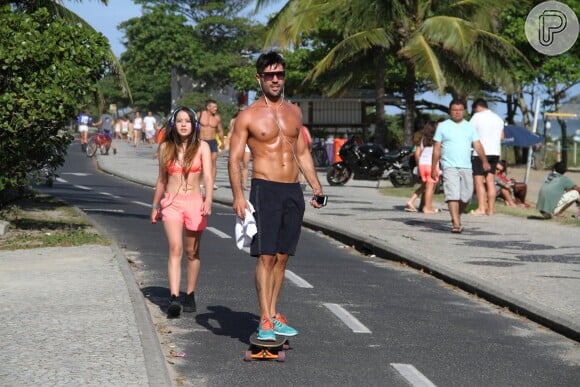 Não é difícil encontrar Sandro Pedroso, ex-namorado de Susana Vieira, se exercitando nas orlas cariocas