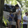 Grávida, Vanessa Giácomo leva os filhos, Raul e Moisés, para passear em fazenda no Rio de Janeiro com o marido, Giuseppe Dioguardi