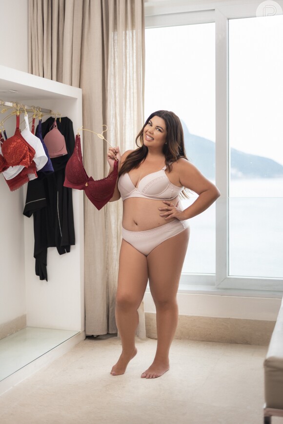Fabiana Karla foi a modelo de catálogo de lingerie da marca Nayane Rodrigues