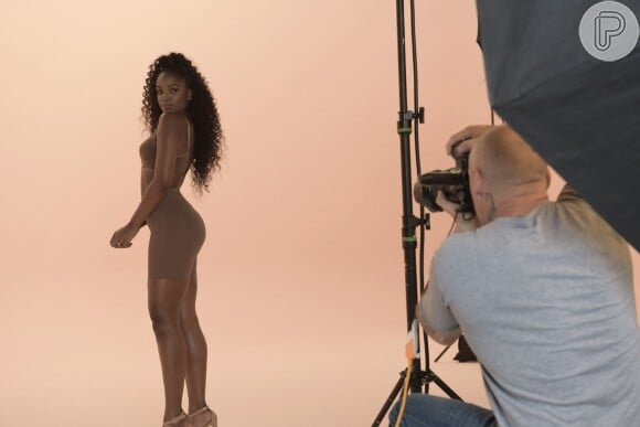 Iza estrelou um ensaio de lingerie nude criada para pele negra