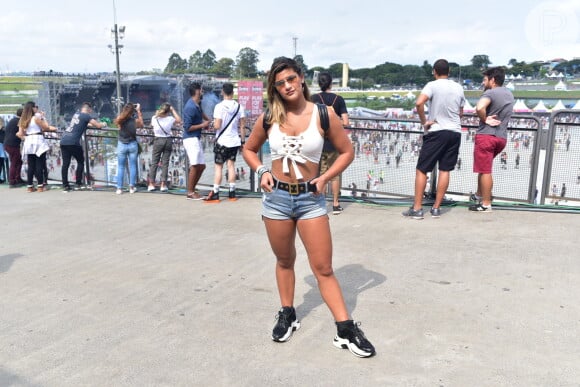 Giulia Costa ficou na área VIP do Lollapalooza