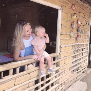 Eliana mostra Manuela vendo seu programa no SBT: 'Mamãe, mamãe'