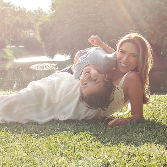 Filho de Patricia Abravanel, Pedro deu show de fofura em ensaio de gravidez da mãe