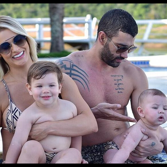 Andressa Suita e Gusttavo Lima estão curtindo tempo em família após rotina corrida de trabalho