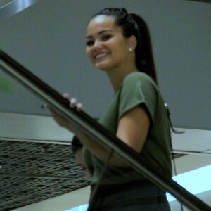 Suzanna Freitas conversou com os fãs na madrugada desta quarta-feira, 10 de abril de 2019