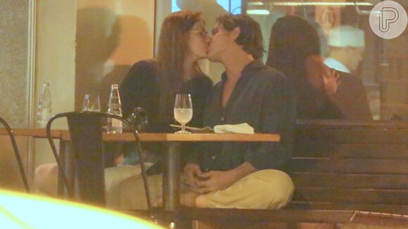 Romulo Neto foi clicado aos beijos com a modelo argentina Sonia Vasena Potocki