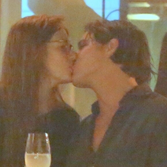 Romulo Neto foi clicado aos beijos com a modelo argentina Sonia Vasena Potocki