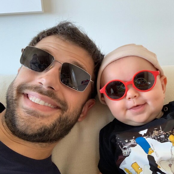 Duda Nagle posa com Zoe após pedido para ir ao Lollapalooza