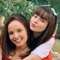 Larissa Manoela posa com Sophia Valverde e semelhança surpreende: 'Irmãs'