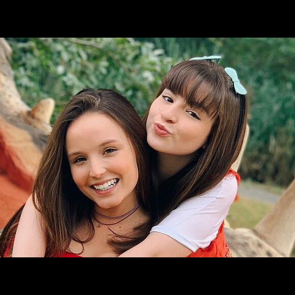 Larissa Manoela posa com Sophia Valverde e semelhança surpreende: 'Irmãs'