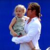 Brad Pitt visitou as locações de 'Malévola', protagonizado por Angelina Jolie, e levou os filhos, em 7 de outubro de 2014