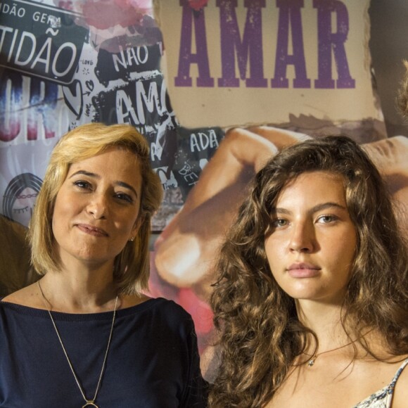 Rita (Alanis Challen) descobre que sua filha foi adodata por uma família da Zona Sul do Rio na novela 'Malhação - Toda Forma de Amar'