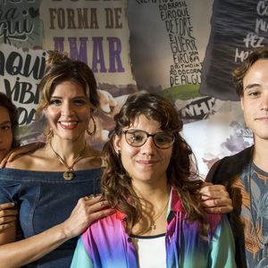 Rita (Alanis Challen) decide se mudar para a casa de Carla (Mariana Santos) em Duque de Caxias na novela 'Malhação - Toda Forma de Amar'