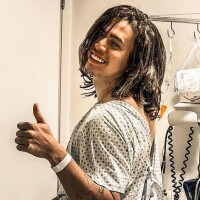 Whindersson Nunes revela cirurgia de urgência e pausa em shows: 'Não estou bem'