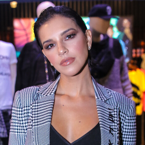 Mariana Rios também não está com aliança em publicações recentes em foto e vídeo