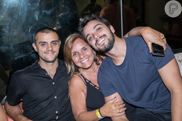 Ana Sang comemorou os 5 anos do neto, Joaquim, com os filhos Bruno Gissoni e Rodrigo Simas
