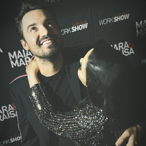 Maiara se derreteu depois que ganhou de Fernando Zor o primeiro pedaço do bolo de aniversário