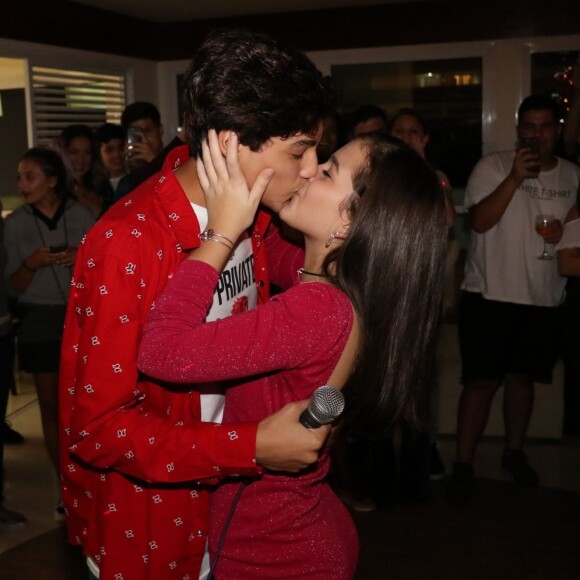 Mel Maia acredita que muitos fãs ainda não a enxergam como uma adolescente de 14 anos: 'Ainda têm na memória a Ritinha de 'Avenida Brasil''