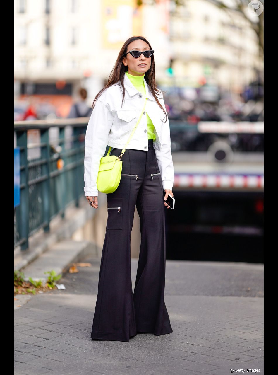 Blusa e acessórios em neon garantem um "upgrade" nos looks sóbrios de inverno