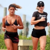 Mãe e filha fitness! Flávia Alessandra e Giulia Costa correm na orla da praia