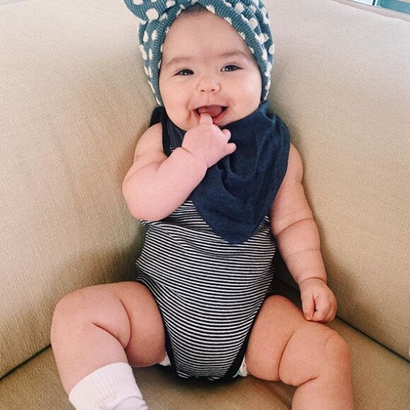 Filha de Sabrina Sato, Zoe encanta a web ao usar looks fashionistas