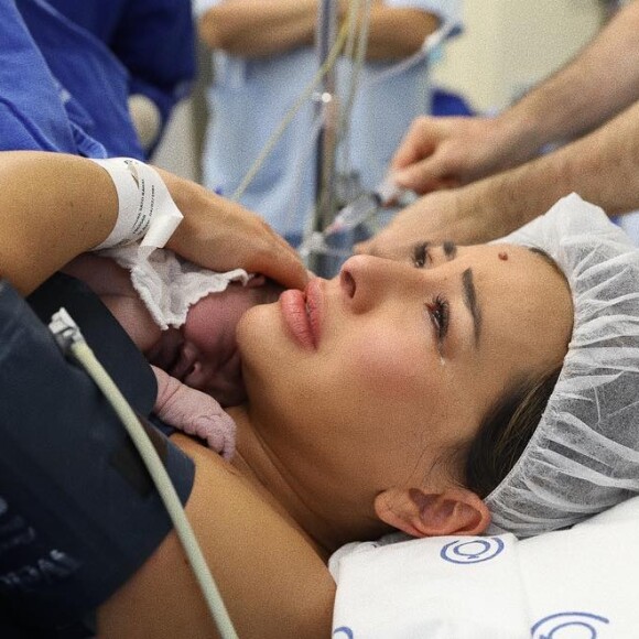 Sabrina Sato contou que sofreu muitas complicações durante o parto da filha, Zoe