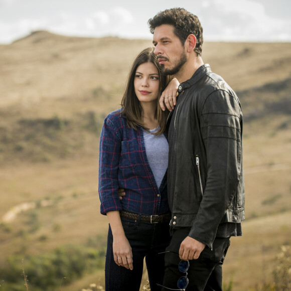 João Vicente e Vitória Strada protagonizaram par romântico na novela 'Espelho da Vida'