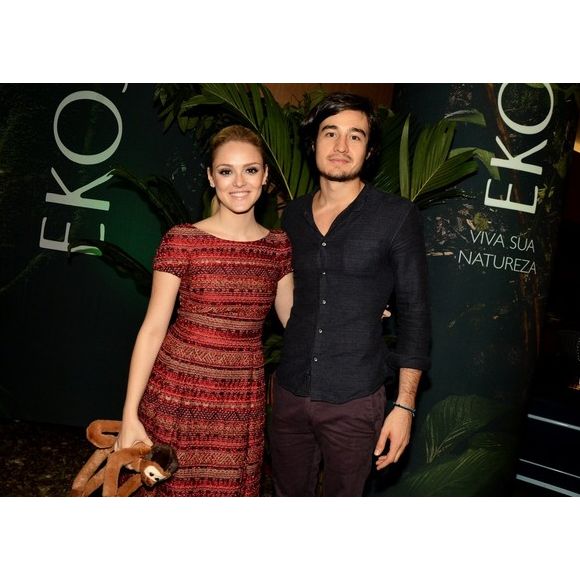 Isabelle Drummond ainda não teve a oportunidade de conferir os novos sucessos de Tiago Iorc