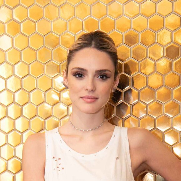 Isabelle Drummond ainda não conseguiu escutar as novas músicas de Tiago Iorc