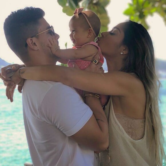 Arthur Aguiar e a mulher, Mayra Cardi, sofreram assalto em janeiro de 2019