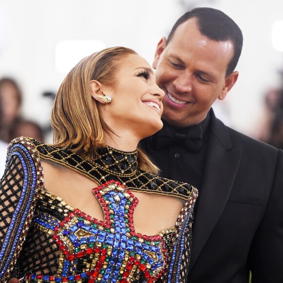 Jennifer Lopez está noiva do jogador de beisebol Alex Rodriguez
