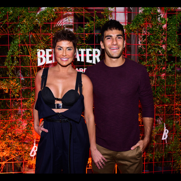 Deborah Secco e o marido, Hugo Moura, participam de evento em floricultura com 'Bar secreto', em São Paulo, na noite desta quarta-feira, 14 de maio de 2019