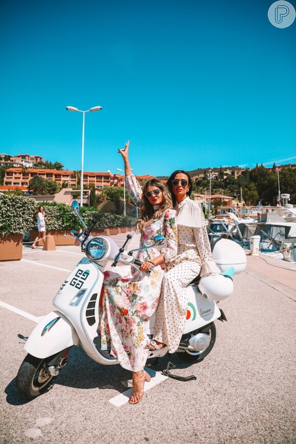 Thássia Naves e Silvia Braz posam em Cannes