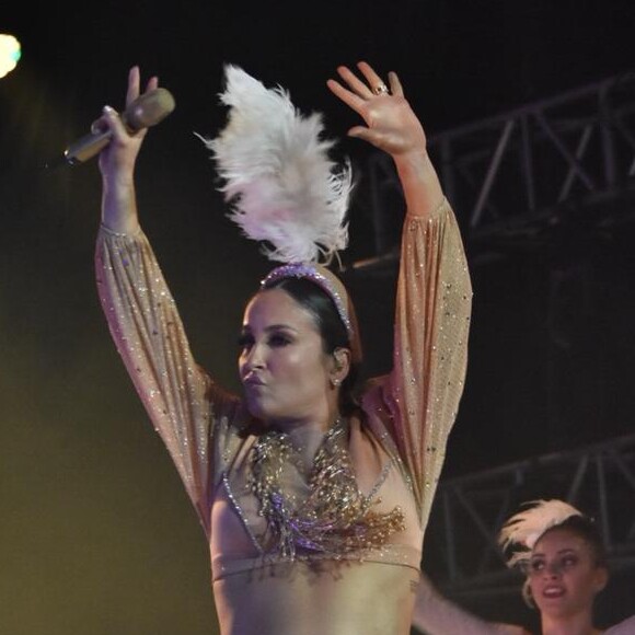 Claudia Leitte exibiu a barriga de sete meses de gravidez da primeira filha, Bella