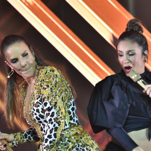 Ivete Sangalo e Claudia Leitte brincaram durante show em Olinda, na madrugada deste domingo, 19 de maio de 2019
