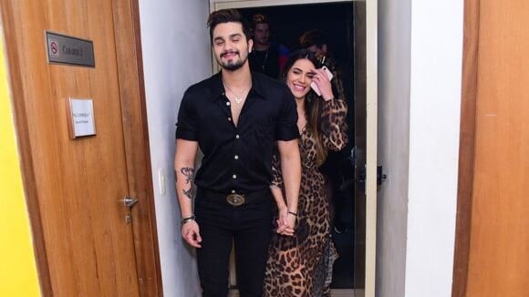 Oncinha e fenda: look de Jade Magalhães chama atenção em show com Luan Santana
