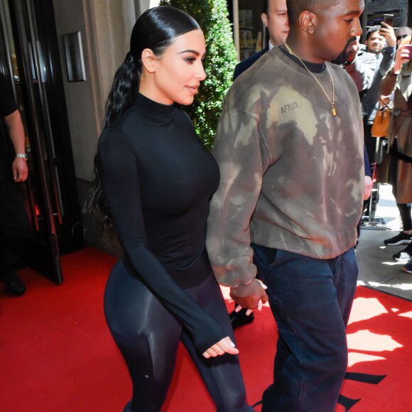 Kim Kardashian é uma das responsáveis pelo retorno da calça polêmica