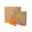  O Kit Álbum Namorados (R$ 150), da Papel Craft, traz adesivos para personalizar as fotos reunidas nele com aquele toque fofo 
