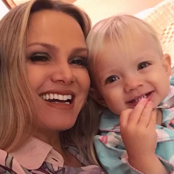 Hora da selfie! Filhos de Eliana roubam a cena com sorrisão em foto
