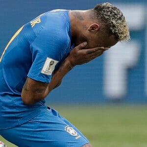 Neymar sofre lesão em jogo do Brasil e é cortado da Copa América