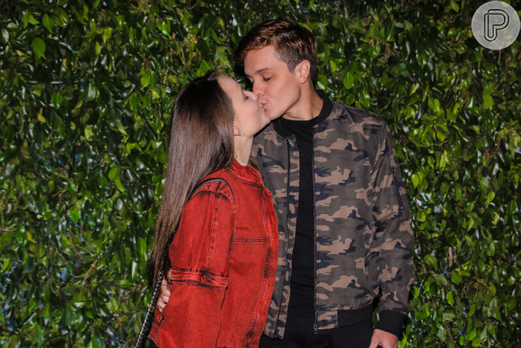 Namorados, Larissa Manoela e Leonardo Cidade se beijam em lançamento de nova campanha publicitária da empresa Seara, no buffet Casa Fasano, em São Paulo, na noite desta quinta-feira, 06 de junho de 2019