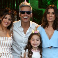 Flávia Alessandra se emociona ao ganhar surpresa das filhas em aniversário